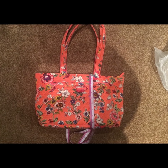 Vera Bradley coral,floral bag - Picture 1 of 3
